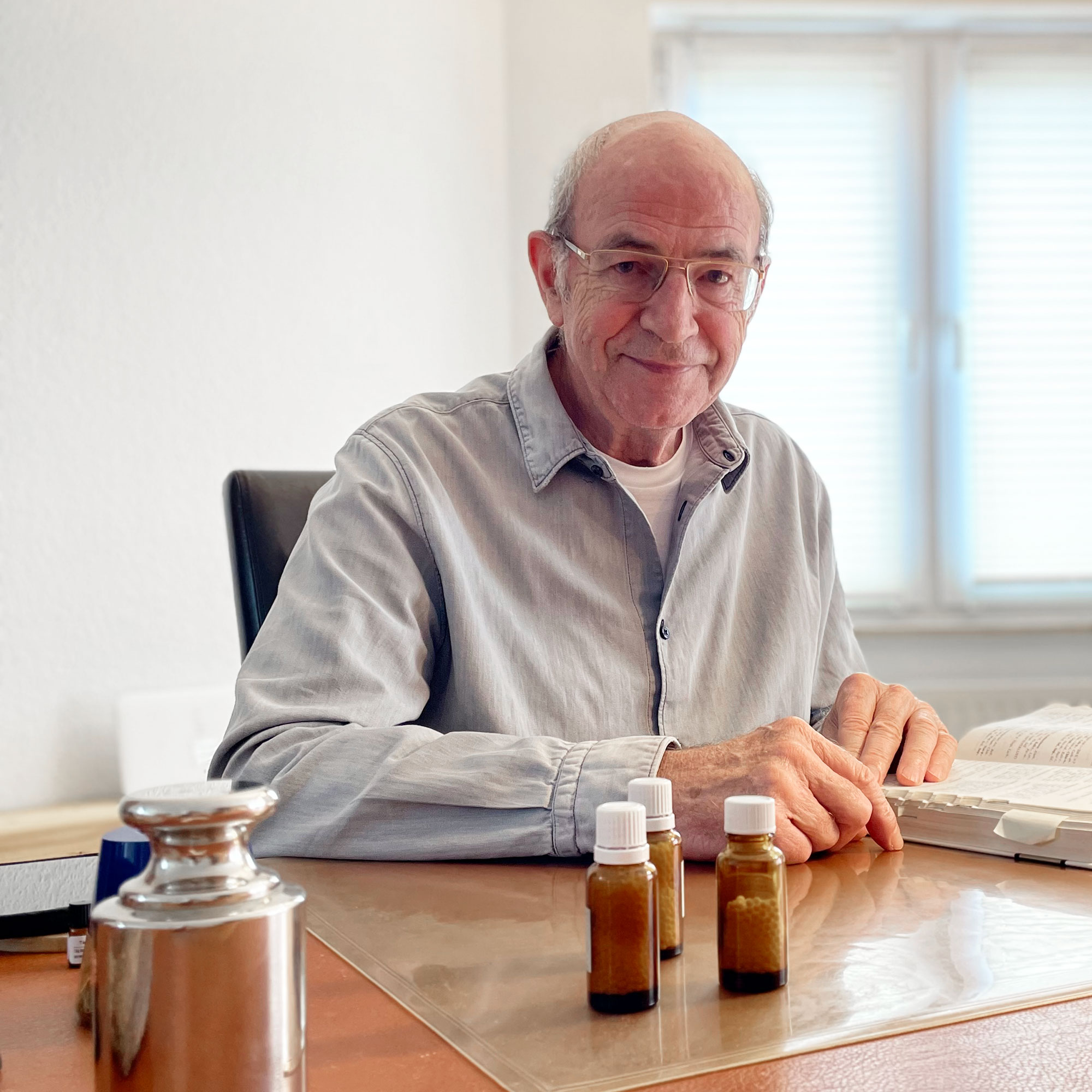 Portraitbild von Dr. med. Horst Dahl, Facharzt für Innere Medizin, Naturheilverfahren und Homöopathie